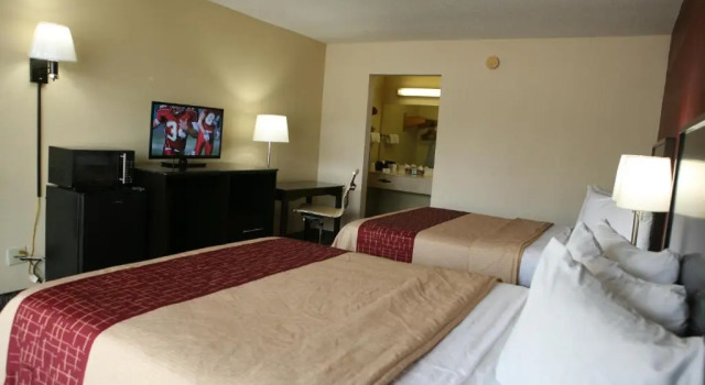 Четырёхместный номер Deluxe Red Roof Inn & Suites Cave City