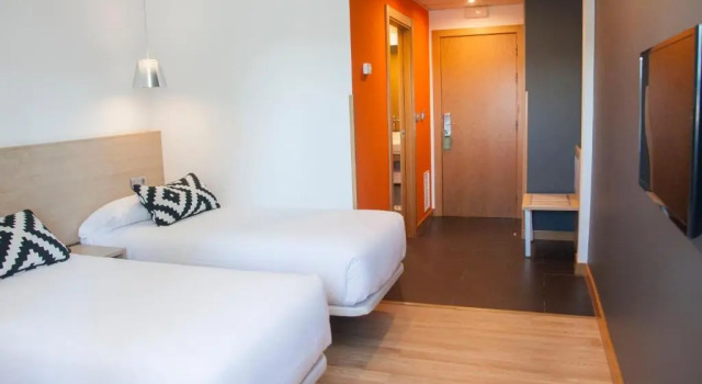 Трёхместный номер Standard Hotel Restaurante Cadosa