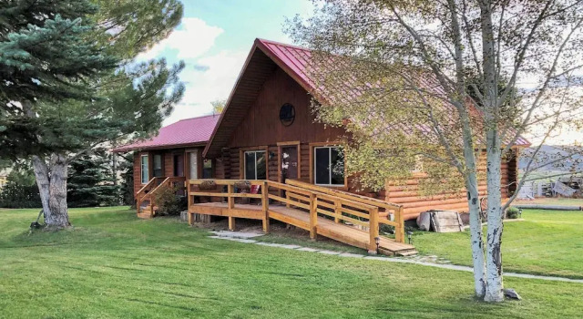 Коттедж Rustic Cabin 20 Mins to Capitol Reef Nat'l Park!