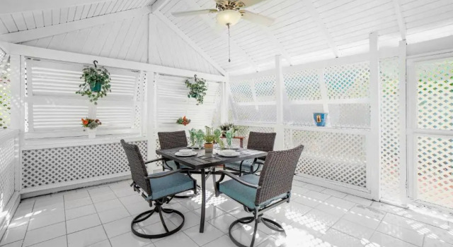 Коттедж Banyan Beach House Villa