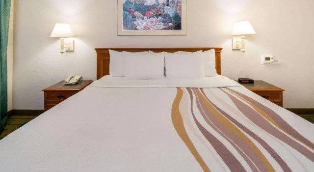 Номер Standard Days Inn by Wyndham San Diego Vista