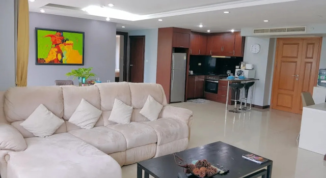 A Large 2 BR-3 Baths 207 Downtown