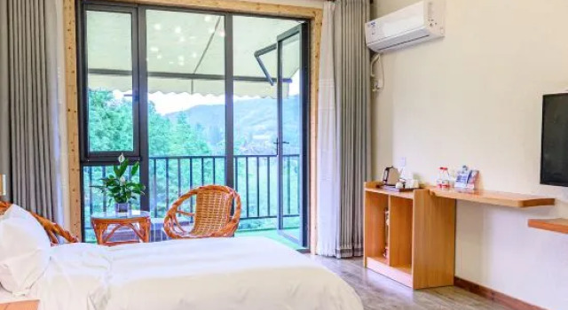 Кровать в общем номере Moyu Shanju Resort Villa