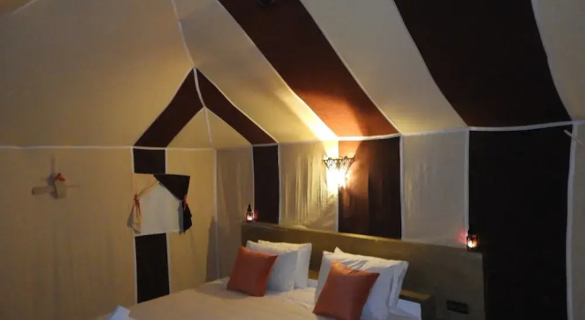 Sleeping in a tent in Merzouga desert, Prenota Affittacamere Merdani Marocco