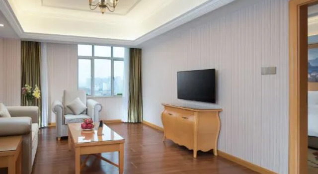 Люкс Vienna Hotel Guangdong Zhongshan Caihong Avenue