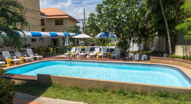 Семейный люкс с видом на сад PorterHouse Beach Hotel