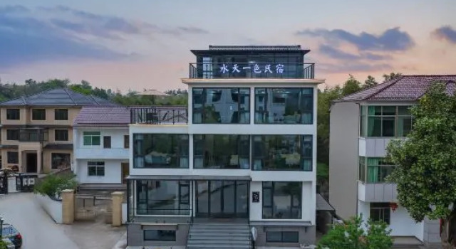 Shuitian Yise Meisu (Zhebei Grand Canyon Drifting Store), Prenota Hotel Huzhou Zhejiang