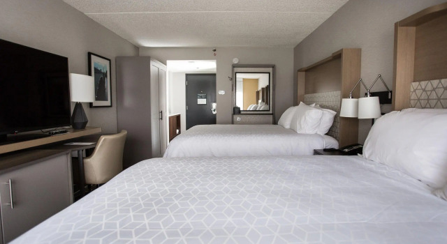 Четырёхместный номер Standard Holiday Inn Grand Rapids Downtown by IHG