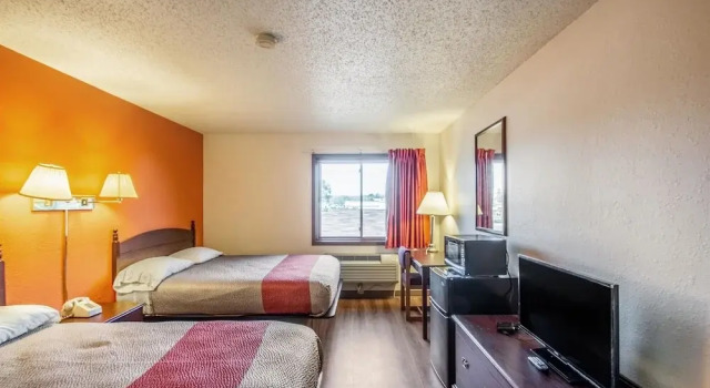 Четырёхместный люкс Standard Motel 6-Saukville, WI