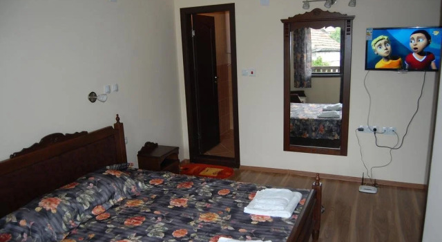 Guest House Dream of Happiness, Rezervovat Penzión Hotely v Trjavna s parkováním, Parkování
