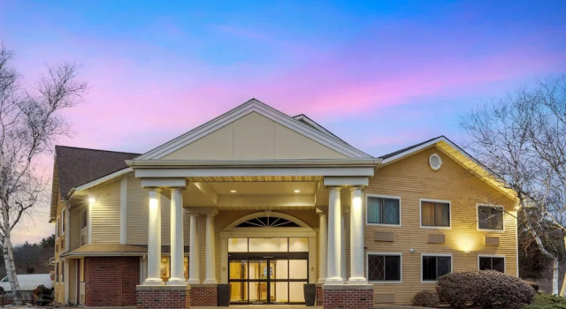 Holiday Inn Express Sharon, Buchen Sie Hotel Hotels in New England mit Parkplatz, Parkplätze