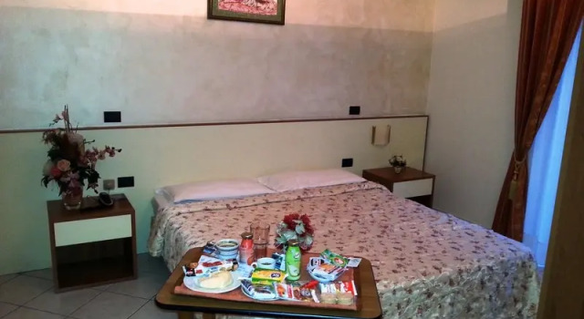 Трёхместный номер Economy с балконом Hotel Happy Days