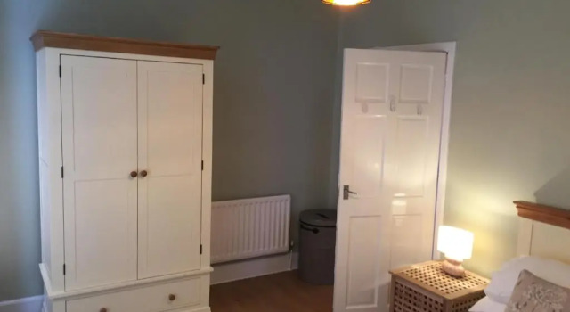 Tynant House- Modern 3 bed house- City centre and FREE parking, Забронировать Отель Отели Кардиффа с парковкой, рядом с Центр развлечений Parc All Weather Play, Парковка
