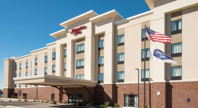 Кровать в общем номере Hampton Inn Kalamazoo
