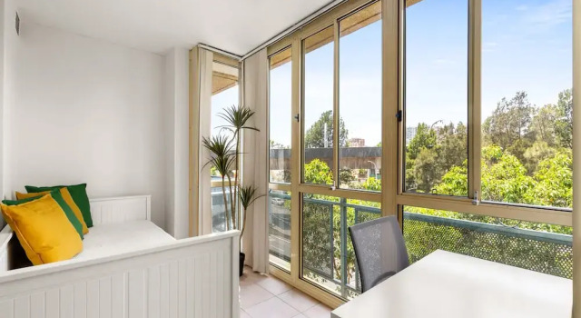 Апартаменты Green Views & Great Location: Inner-city 1-bed