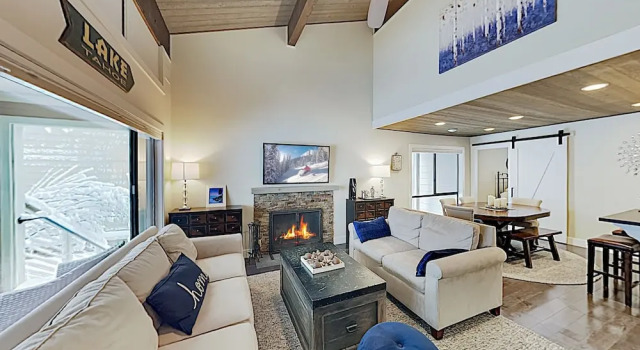 Stylish Forest Pines Beach & Ski Getaway townhouse