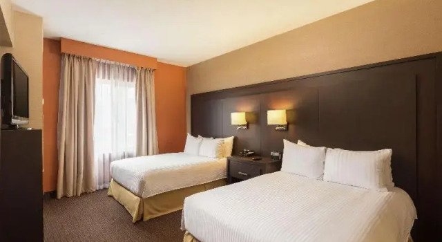Номер Standard voco Saltillo Suites by IHG
