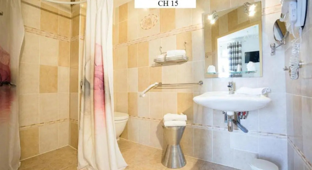 Четырёхместный номер Standard Hotel Restaurant Bellevue