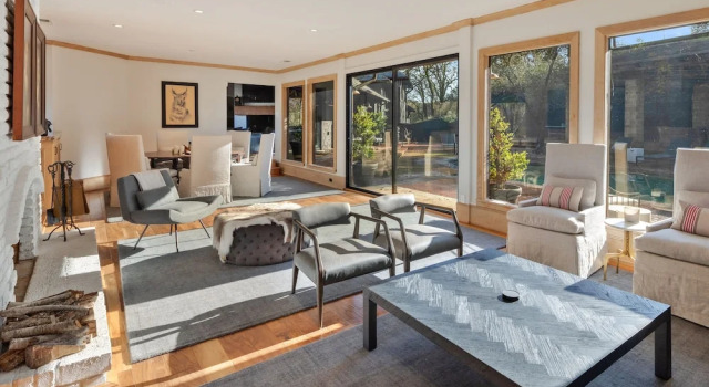 Incredible Gated Vineyard W/ Pool & Pub 3 Bedroom Home