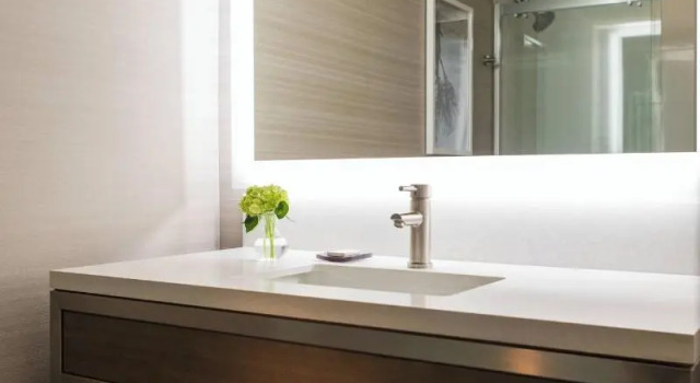 Четырёхместный номер Standard Renaissance Waterford Oklahoma City Hotel