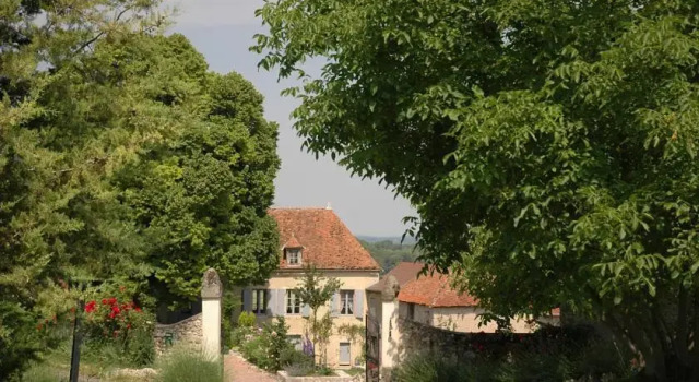 Le Manoir de Presle - Gîte, Boek Appartement Montaigu-le-Blin 