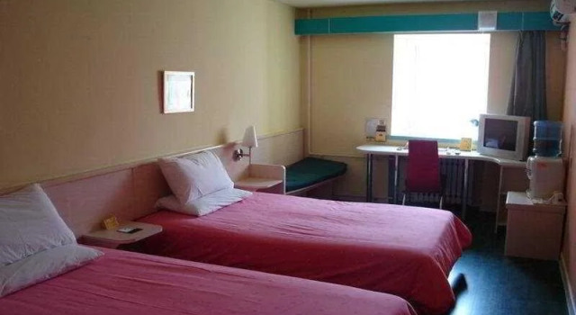 Home Inn (Wuhan Wuluo Road Fujiapo Long-distance Passenger Transport Center)