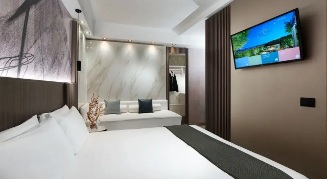 Номер Luxury Hotel Metropolitan