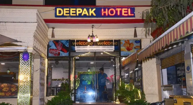 Deepak Hotel, Забронировать Отель Отели Мератх с парковкой, Парковка
