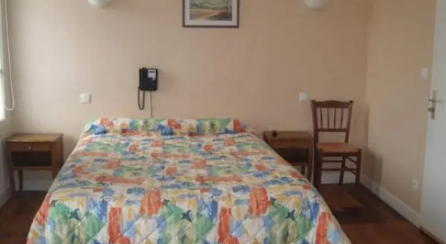 Auberge Les Mûriers, Boek Hostel La Ferte-Hauterive 