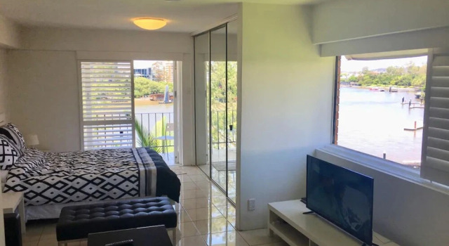 Modern Studio Apartment With Pool And Amazing Views, Забронировать Апартаменты/квартира Отели Брисбна с бассейном, рядом с Queensland Treasury Corporation, Бассейн