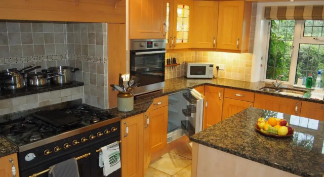 Коттедж Hectors House comfortable 4 bed house in mature gardens