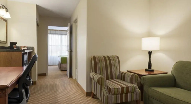 Двухместный люкс c 1 комнатой Country Inn & Suites by Radisson, Peoria North, IL