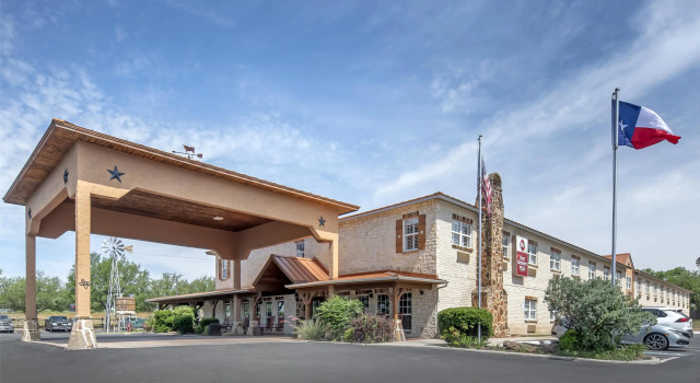 Best Western Plus Fredericksburg, Забронировать Отель Фредериксберг Texas Wine Country, рядом с Театр Rockbox