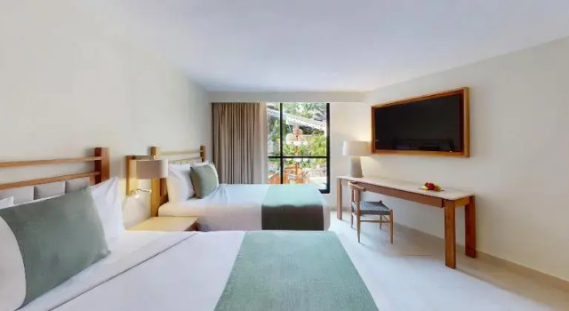 Двухместный номер Standard с балконом и с видом на бассейн Park Royal Beach Acapulco - All Inclusive