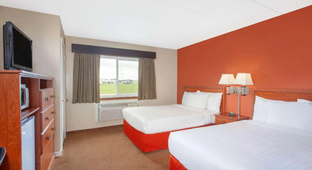 Четырёхместный номер Standard AmericInn by Wyndham Willmar