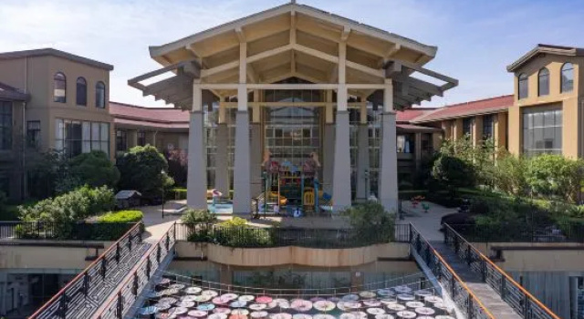 Golden Shining Gulf Hot Spring Resort Hotel