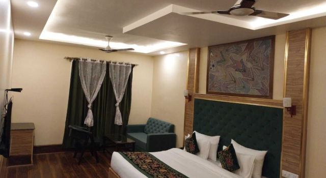 Номер Deluxe Hotel Krimzon Manor