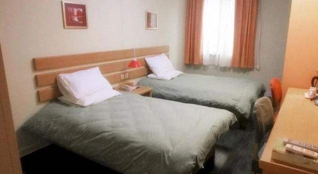 Home Inn Yixing Renmin South Road, Prenota Hotel Hotel a Yixing con parcheggio, Parcheggio