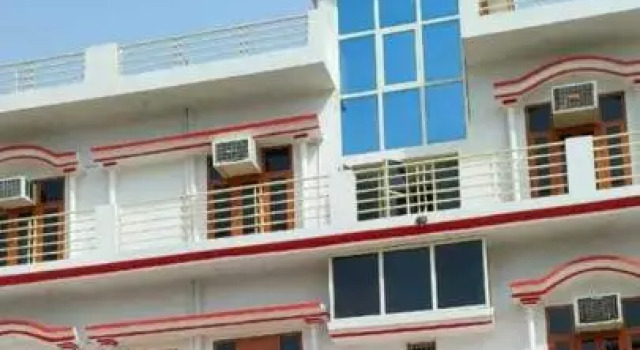 OYO 92939 Vs White House