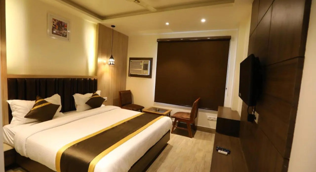 Hotel D SilverLeaf, Забронировать Отель Отели Лакхнау 3 звезды, 3*