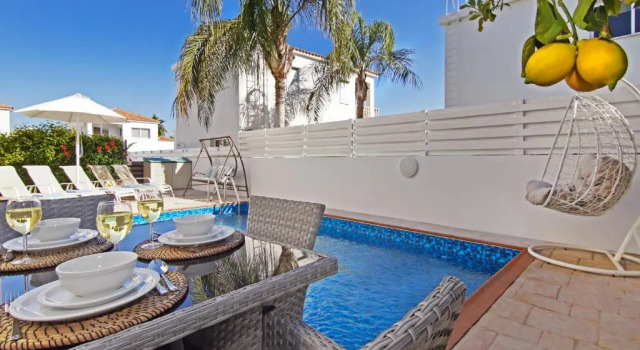 Villa Clara, Rezerwuj Willa Wille w Paralimni, Willa