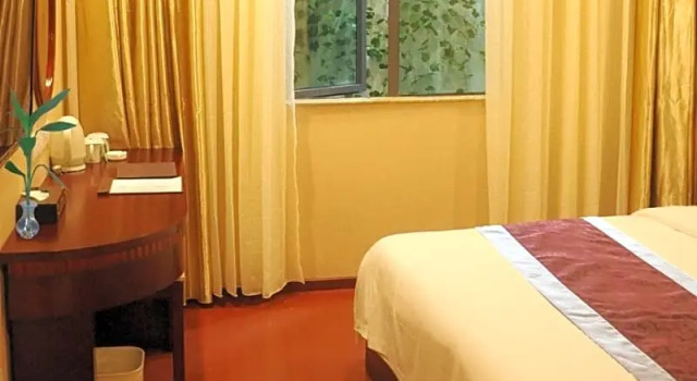 Двухместный номер Standard GreenTree Inn ShenZhen BaoAn XiXIang PingZhou Metro Station Business Hotel