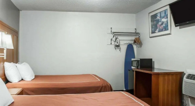 Люкс Rodeway Inn & Suites Niagara Falls