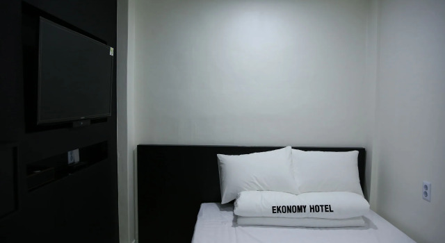 Ekonomy Hotel Gumi