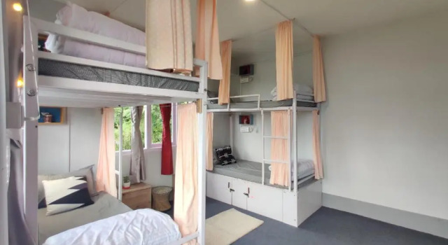 Кровать в общем номере (женский номер) Tag Along 2 0 Hostel Gangtok