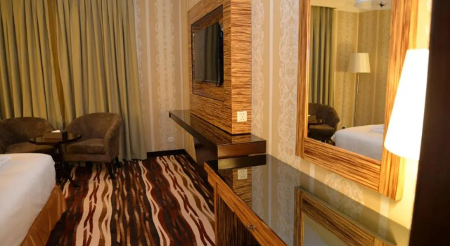 Двухместный номер Deluxe Crown Town Hotel