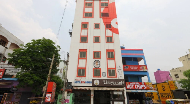 Oyo 6637 Hotel Bvn Grand, Rezervovat Hotel Hotely v Andhra Pradesh s parkováním, Parkování