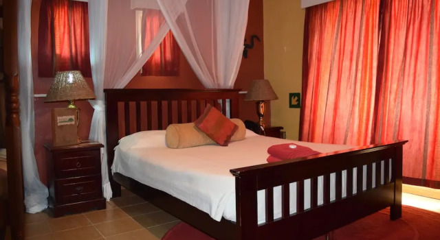 Makindye Country Club, Đặt Khách sạn Makindye Campala