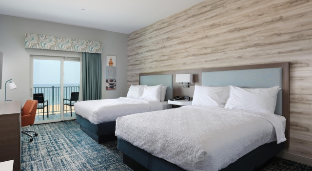 Четырёхместный номер Standard с видом на озеро Hampton Inn & Suites Manistee Waterfront