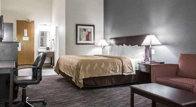 Люкс c 1 комнатой Quality Inn & Suites Danbury near University